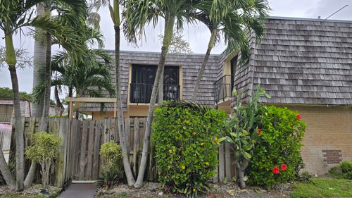 257 Lake Arbor Dr, Palm Springs, FL, 33461-2161 | Card Image