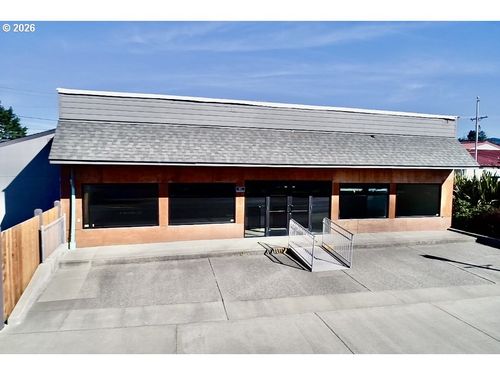 644 Railroad St, Brookings, OR, 97415-9256 | Card Image