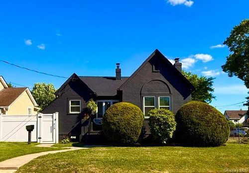 43 Elinor Pl, Freeport, NY, 11520-5236 | Card Image