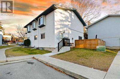 4810 40 Ave Sw, Townhouse with 2 bedrooms, 1 bathrooms and 1 parking in Calgary AB | Image 1