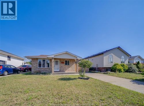 1465 Foster Ave, Windsor, ON, N8W5P8 | Card Image