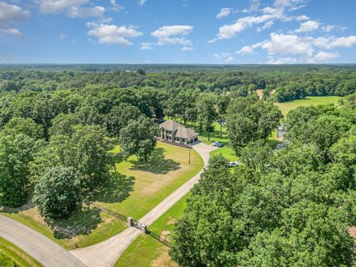 1640 Eno Rd, DICKSON, TN, 37055-4208 | Card Image