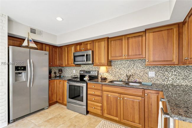 APT-391 - 15 Calibogue Cay Rd, Condo with 2 bedrooms, 2 bathrooms and null parking in Hilton Head Island SC | Image 15