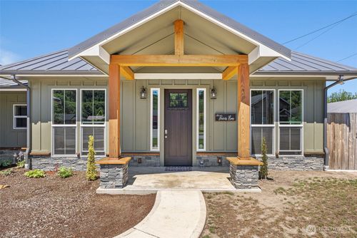 111 1st St E, South Bend, WA, 98586-4906 | Card Image