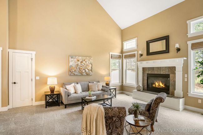 20-web-or-mls-3022-jamesway-ave | Image 7