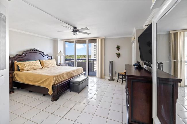 Master bedroom with private balcony | Image 4