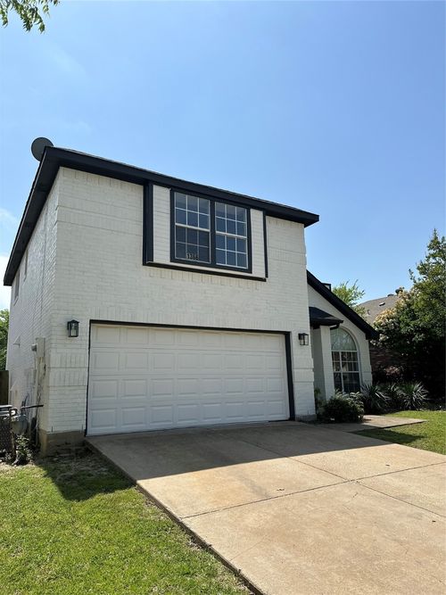 1366 Westview Dr, Garland, TX, 75040-7582 | Card Image