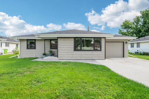2206 Cindy Ln, New Holstein, WI, 53061-1004 | Card Image