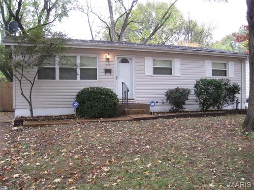 263 Meadowcrest Dr, Ferguson, MO, 63135-2818 | Card Image