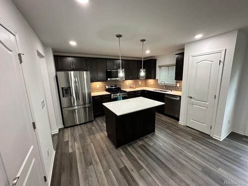 9153 Dogwood Ln, Dexter, MI, 48130-8001 | Card Image