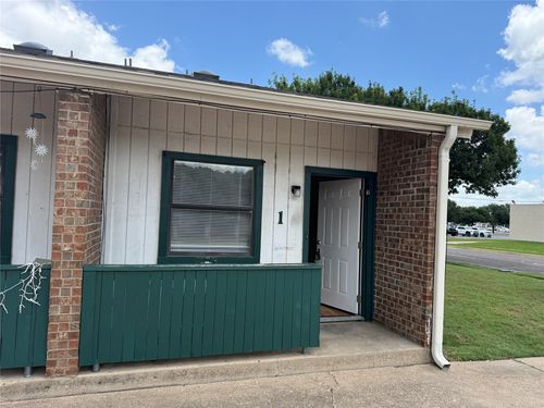 1-520 Bond St, Burleson, TX, 76028-4589 | Card Image