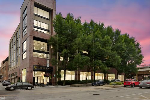 603-3946 N Ravenswood Ave, Chicago, IL, 60613-5681 | Card Image