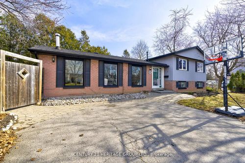 111 Lorne Scots Dr, Milton, ON, L9T2Z5 | Card Image