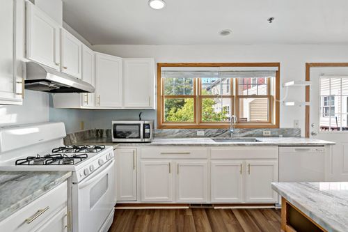 2402 16th Ave S, Minneapolis, MN, 55404-3904 | Card Image