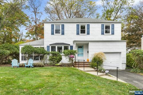 28 Lexington Dr, Livingston, NJ, 07039-4304 | Card Image