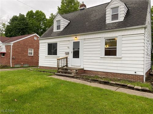 854 E 258th St, Euclid, OH, 44132-2504 | Card Image
