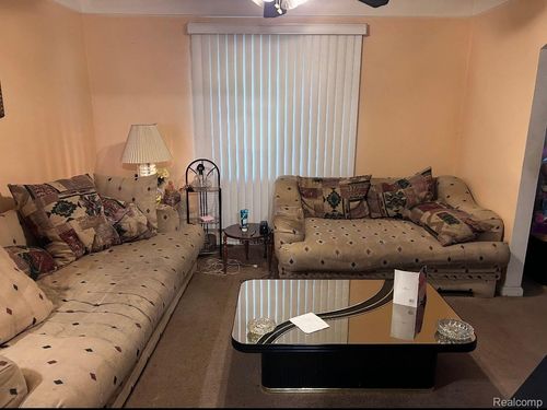 13384 Longview St, Detroit, MI, 48213-1919 | Card Image