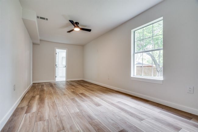 Unfurnished room with wood finished floors and a ceiling fan | Image 16