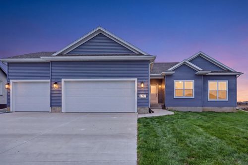 4702 Wild Horse Dr, Cedar Falls, IA, 50613-8347 | Card Image