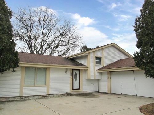 15875 W Marietta Drive, New Berlin, WI, 53151 | Card Image