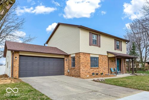 986 Country Aire Dr, Greenwood, IN, 46143-1503 | Card Image