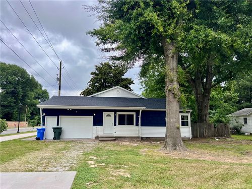 1666 N Oakland Avenue, Fayetteville, AR, 72703 | Card Image