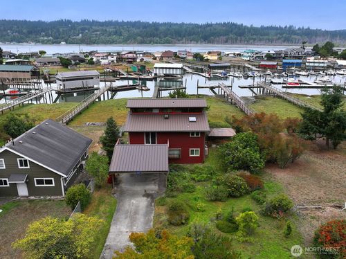 8122 Autumn Ln, Clinton, WA, 98236-8907 | Card Image