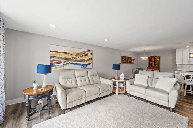 APT-514 - 10511 Cedar Lake Rd, Condo with 3 bedrooms, 2 bathrooms and null parking in Minnetonka MN | Image 18