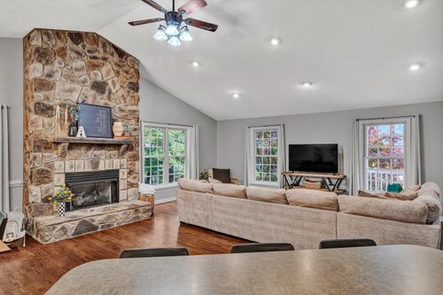 677 Deerfield Rd, Troutville, VA, 24175-3604 | Card Image
