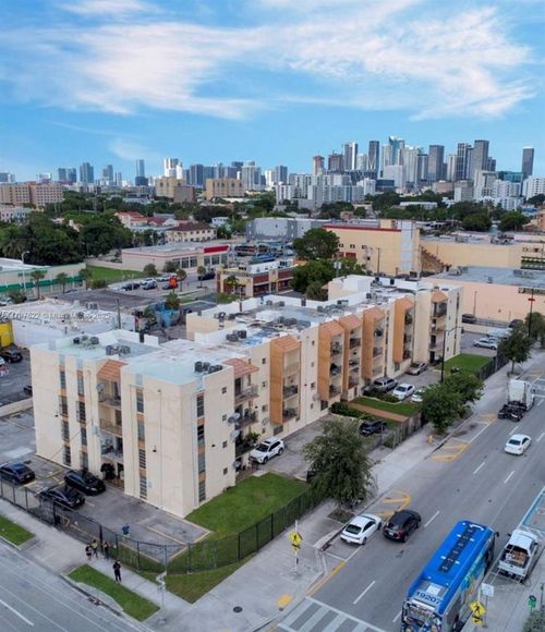 apt-303-1051 Sw 1st St, Miami, FL, 33130-1036 | Card Image