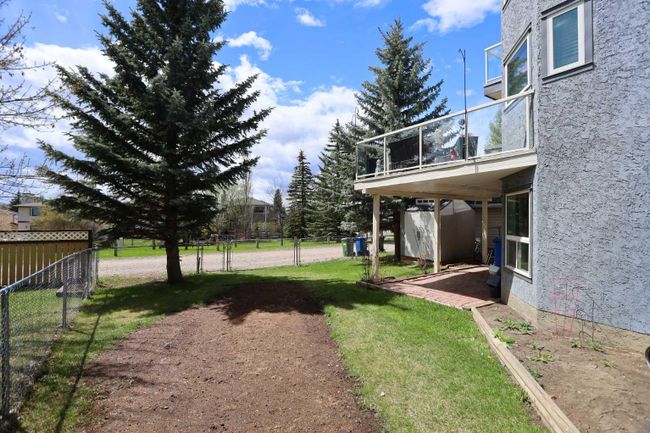 637 Woodbine Boulevard Sw, Home with 4 bedrooms, 3 bathrooms and 5 parking in Calgary AB | Image 35