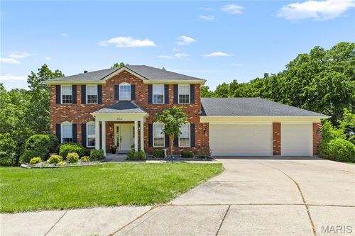 16112 Ridgewoods Manor Cir, Ellisville, MO, 63038-2306 | Card Image