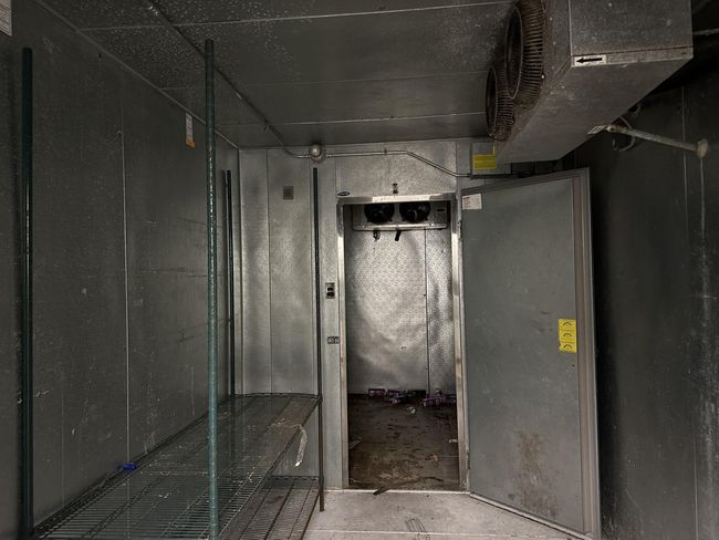 Walk in cooler and freezer | Image 18