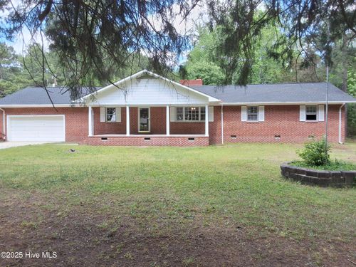 813 Village St, Bladenboro, NC, 28320-6937 | Card Image