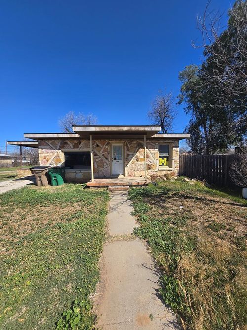 704 E 19th St, San Angelo, TX, 76903-3519 | Card Image