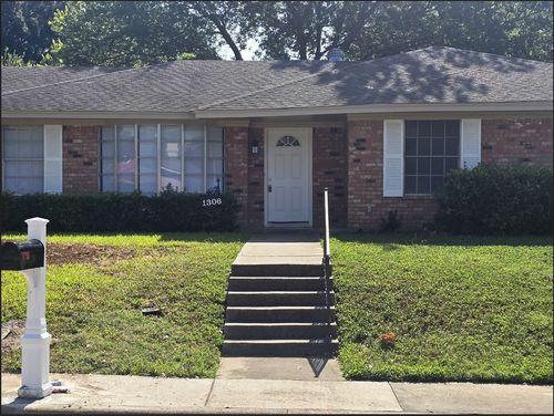 1306 Holt Ave, Desoto, TX, 75115-3112 | Card Image