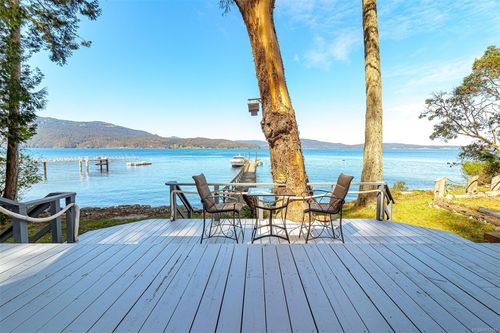 109 Mckenzie Cres, Sidney, BC, V8L5Y7 | Card Image