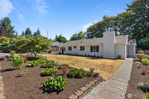 20240 20th Pl Ne, Shoreline, WA, 98155-1308 | Card Image