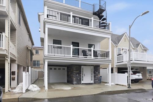 97 Wisconsin St, Long Beach, NY, 11561-1421 | Card Image