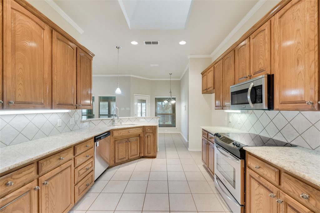 Fox Ct, Arlington, TX 76001
