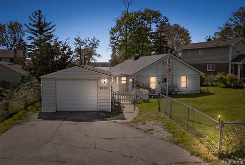 8294 Lagoon St, Commerce Township, MI, 48382-4750 | Card Image