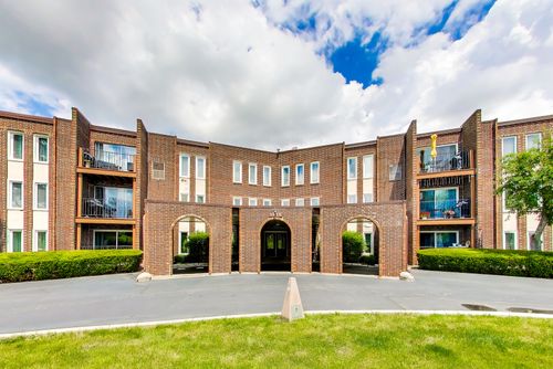 104-1575 Sandpebble Dr, Wheeling, IL, 60090-5920 | Card Image