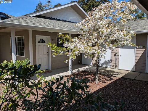 17-1150 Hemlock St, Florence, OR, 97439-8561 | Card Image