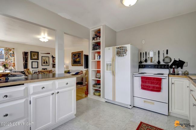 Kitchen | Image 12