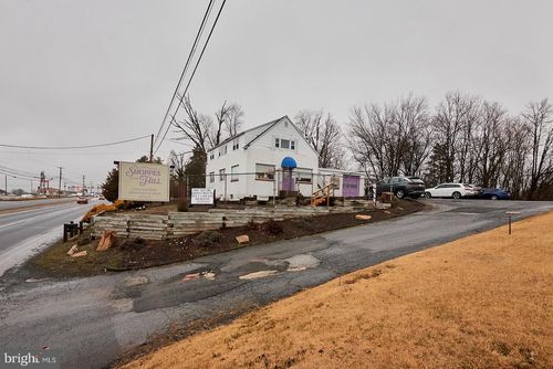 6631 Perkiomen Ave, BIRDSBORO, PA, 19508-9186 | Card Image