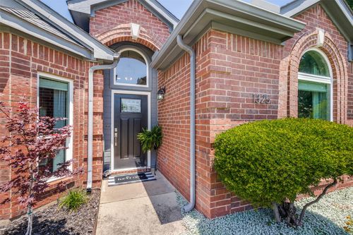 1325 Falcon Dr, Lewisville, TX, 75077-7638 | Card Image