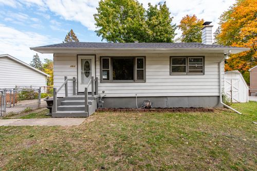 1913 Chippewa Rd, Waukegan, IL, 60087-4656 | Card Image