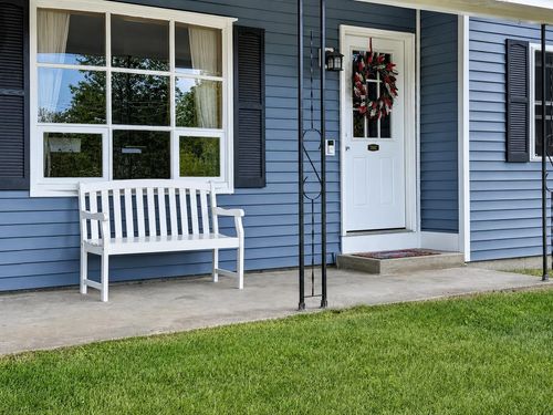 200 Finney Dr, Lyndonville, VT, 05851-8942 | Card Image