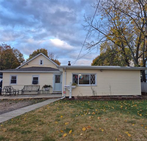 172 Argyle Ave, Uniondale, NY, 11553-2707 | Card Image