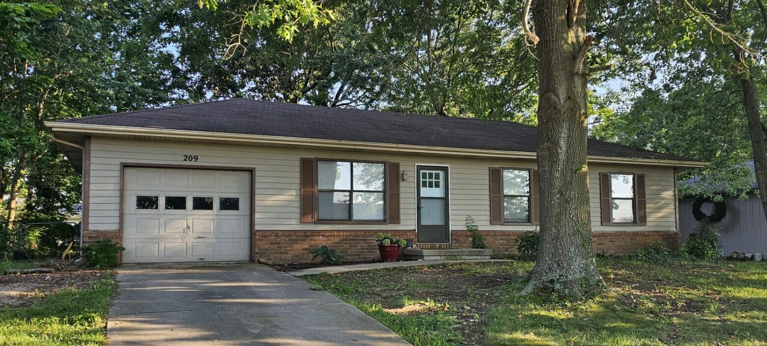 Hannah Dr, Rogersville, MO 65742
